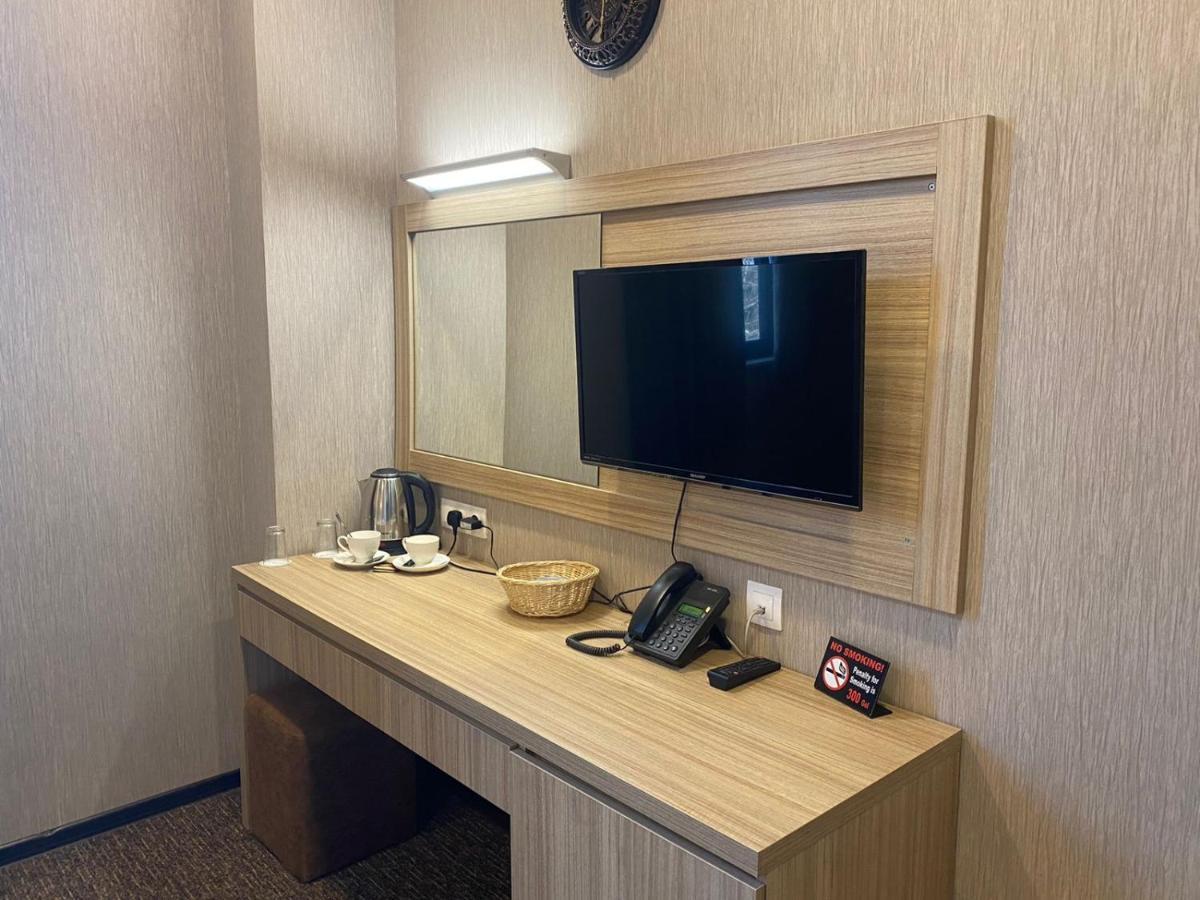 Tbt Hotel ティビリシ エクステリア 写真