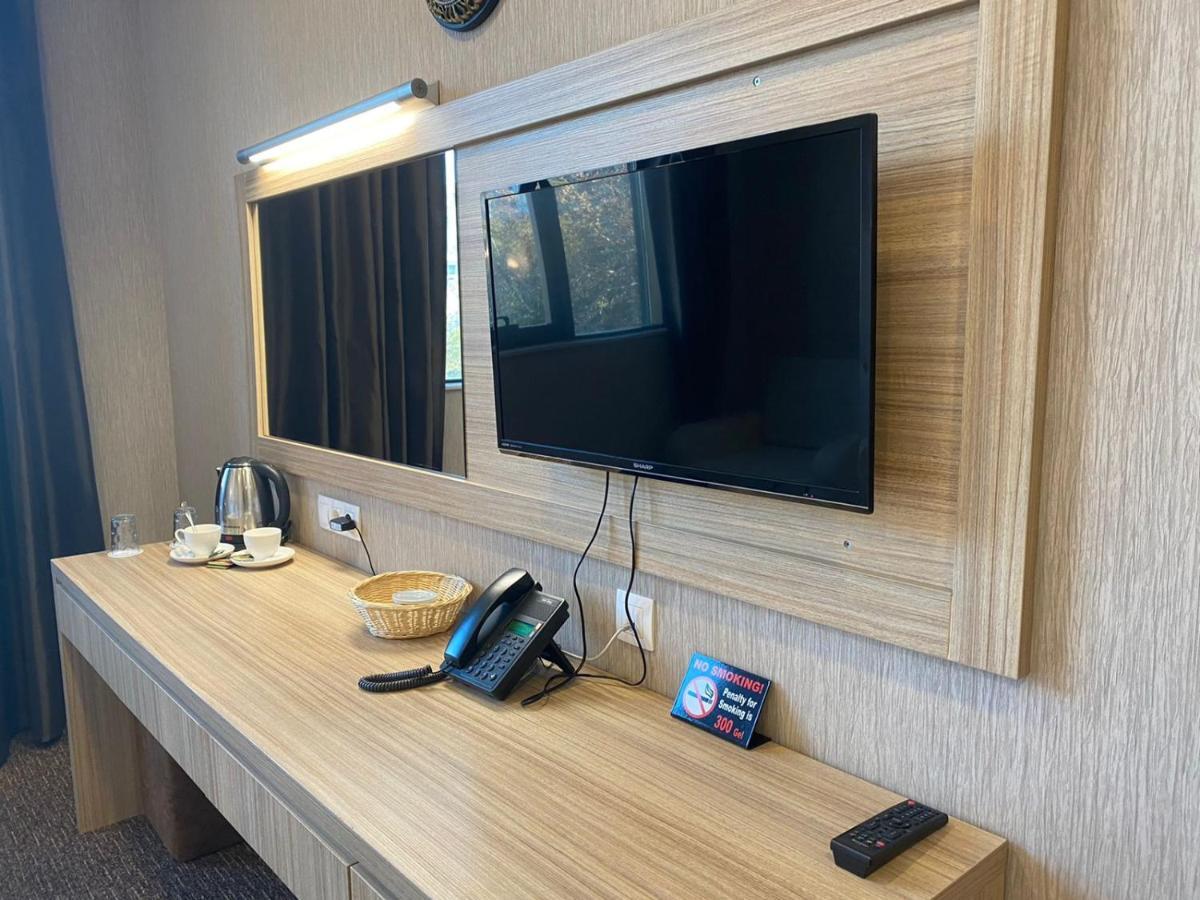 Tbt Hotel ティビリシ エクステリア 写真